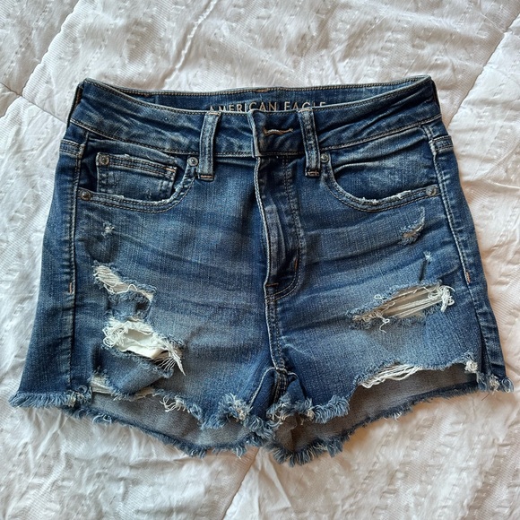 American Eagle size 4 - cut off shorts. Medium wash. - Picture 1 of 4